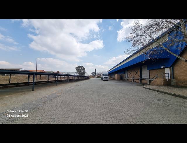 4,332M² WAREHOUSE TO LET IN JET PARK